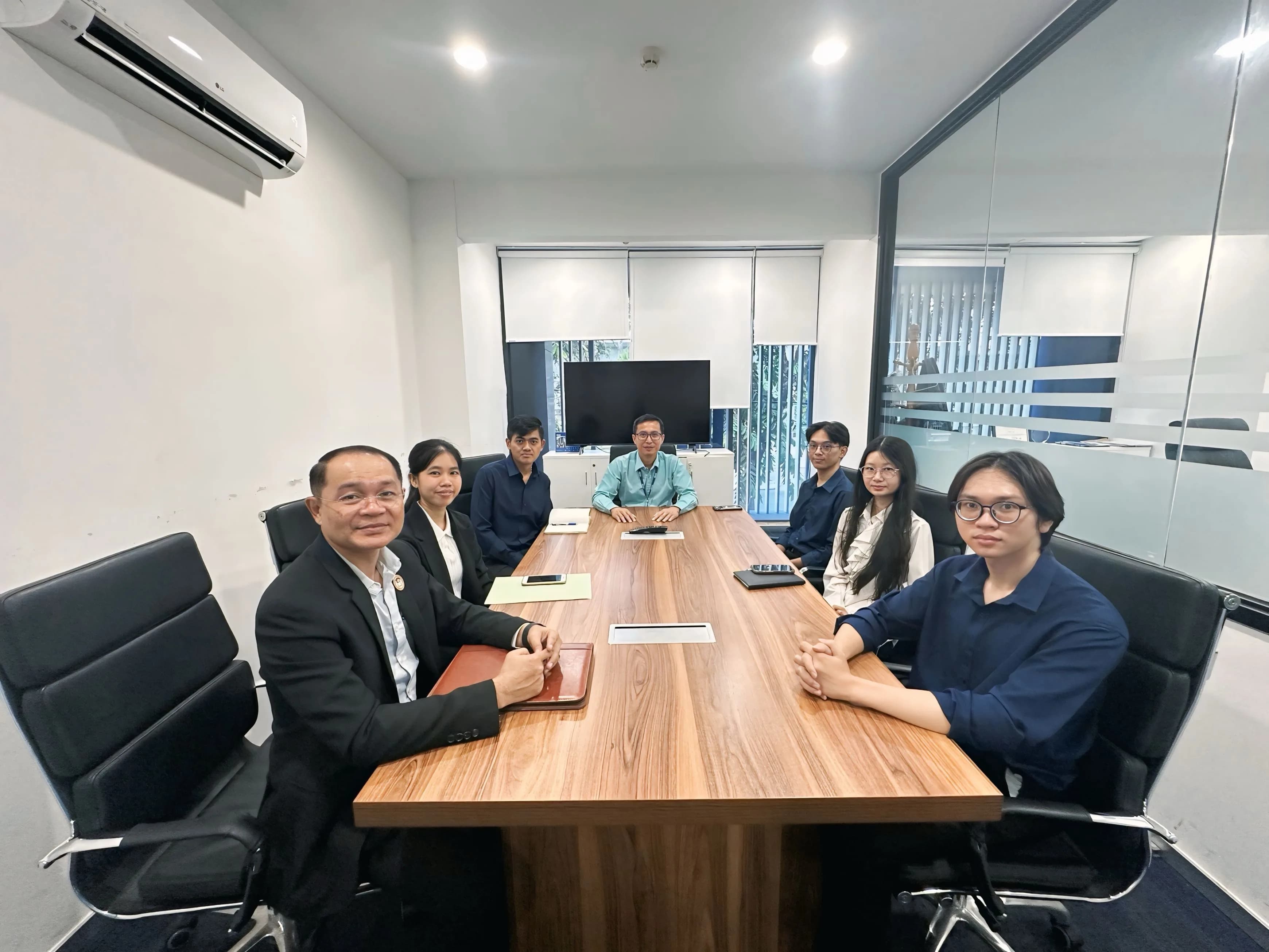 Bridge Bank Interns Meeting 02.webp