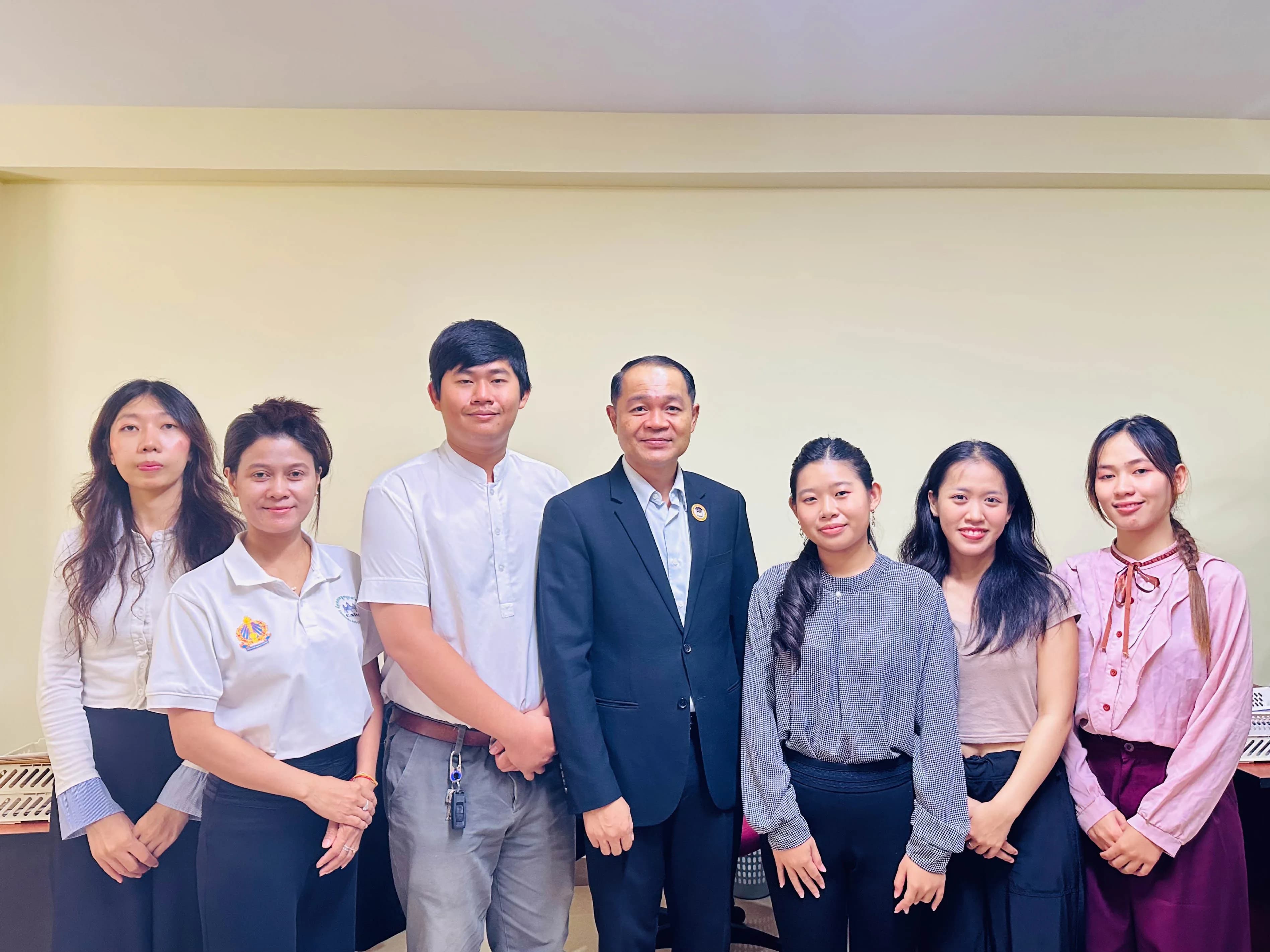 EAMU Visits Universal Alliance to Check In With Our Interns