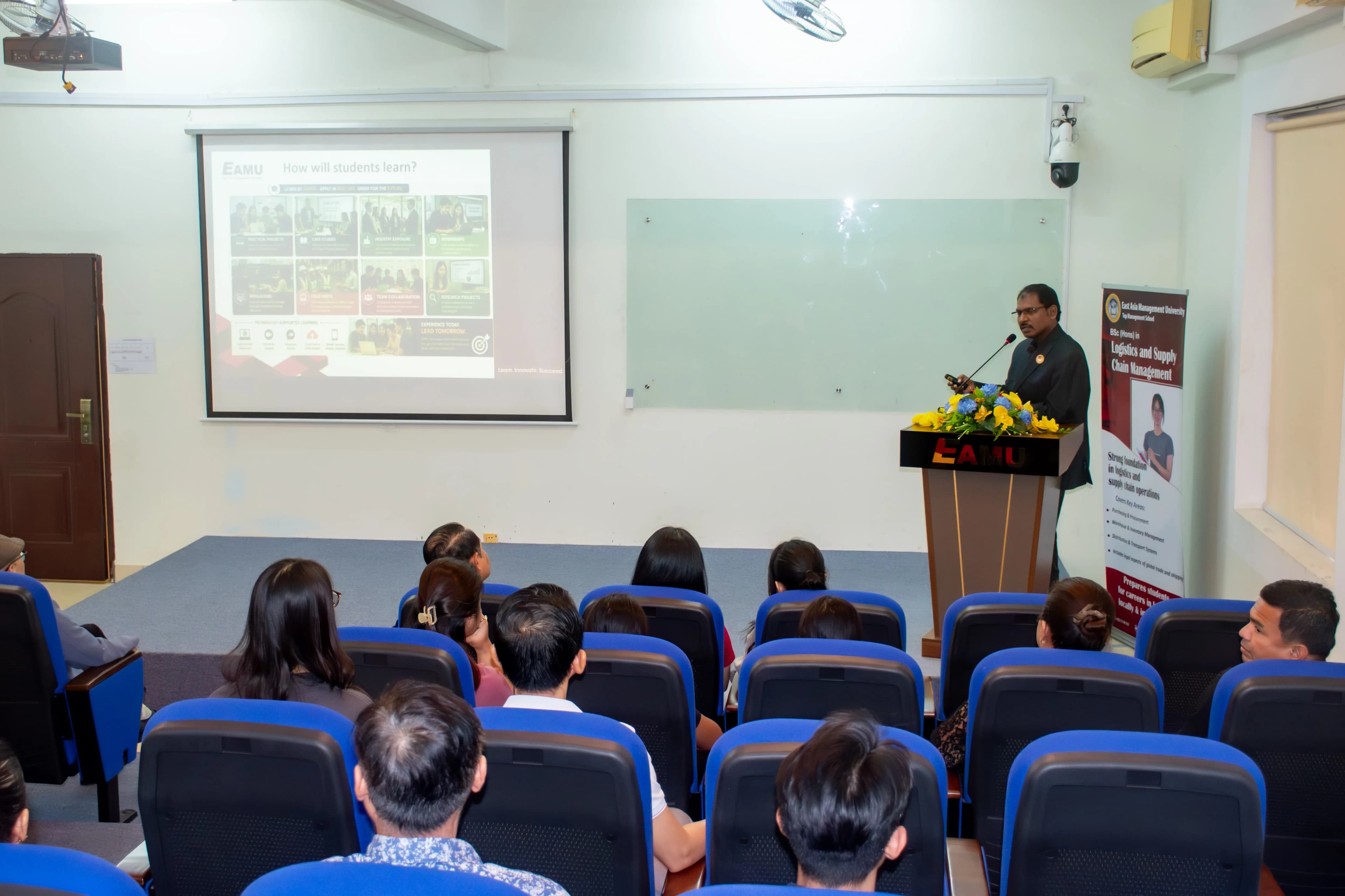 students-parents-meeting-4.webp
