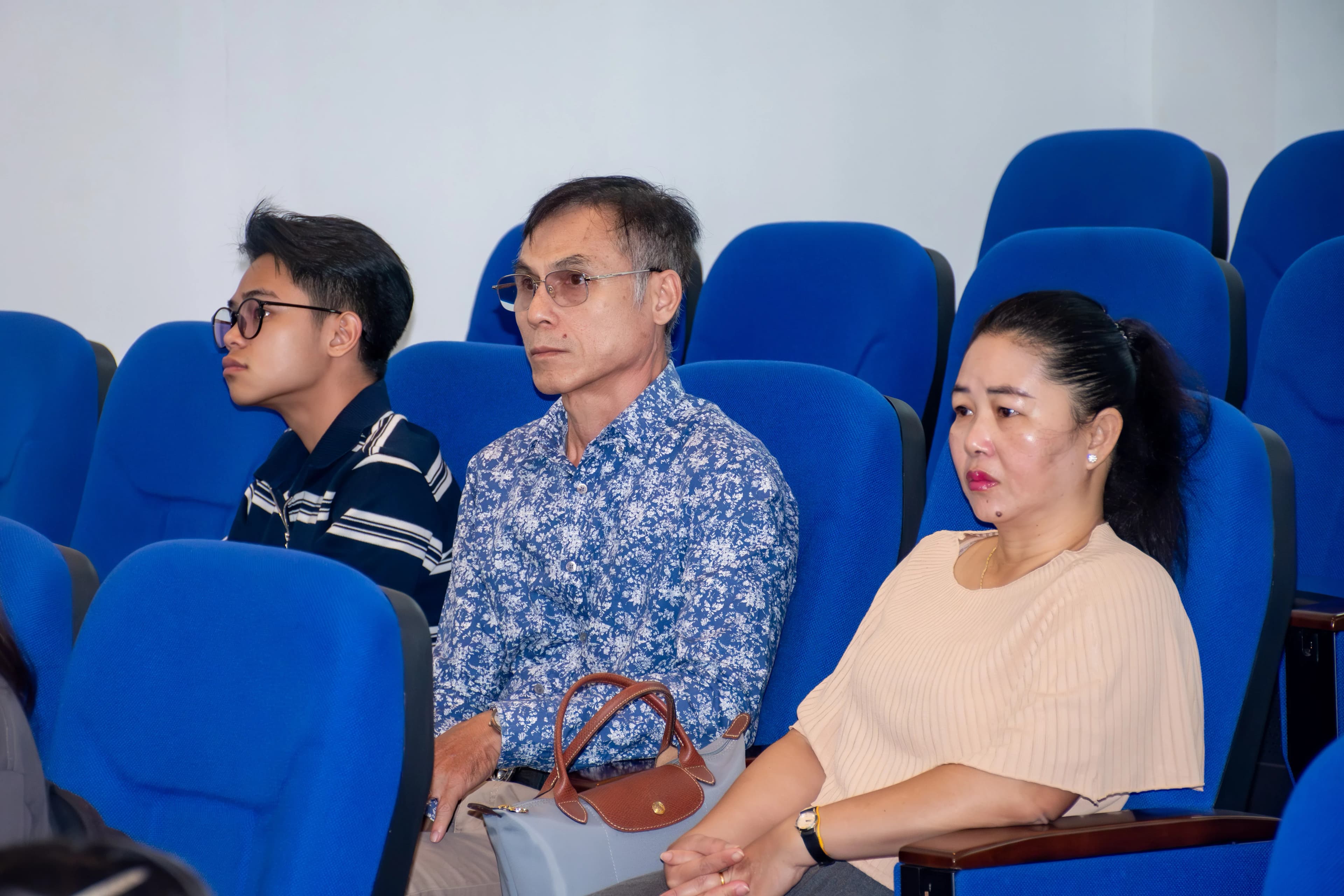 students-parents-meeting-5.webp