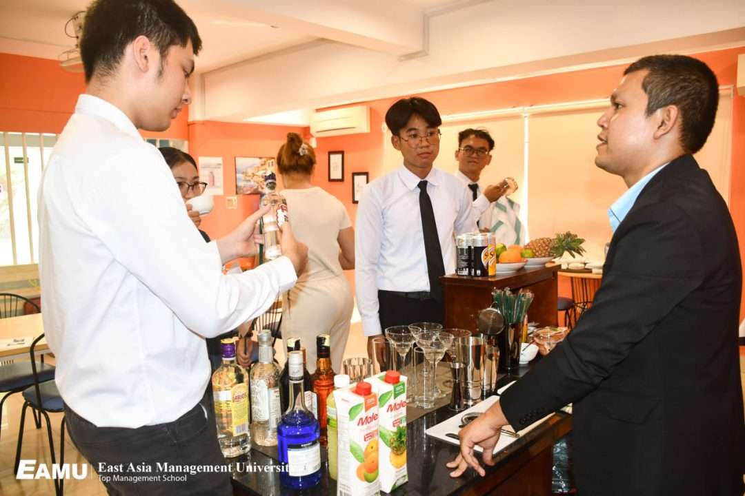 Practical training in making cocktails on 29 April 2024